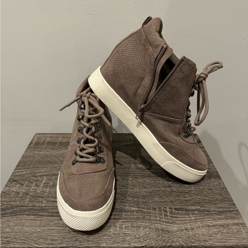 Like New SO Women’s Size 10 Boots